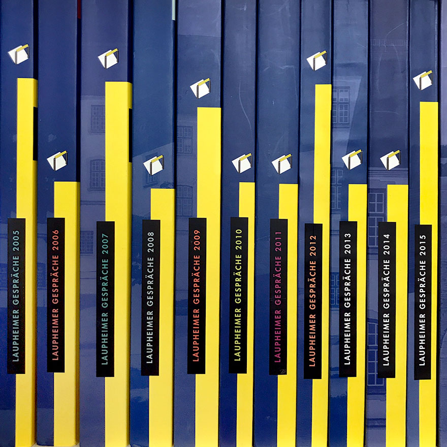 Haus der Geschichte Baden-Württemberg<br>Reihengestaltungen innen und außen<br>mit Bezug zum Erscheinungsbild des Museums<br>&nbsp