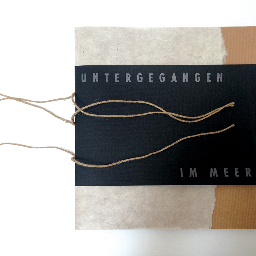 Künstlerbuch<br>»Ingeborg Bachmann · Untergegangen im Meer«<br>Linolschnitte, Collagen, Handsatz, Buchdruck<br>Auf echte Bünde gehefteter Buchblock, 25 Exemplare
